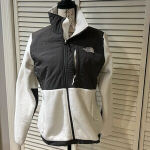 North face winter white w/grey Polaris Denali size S B1